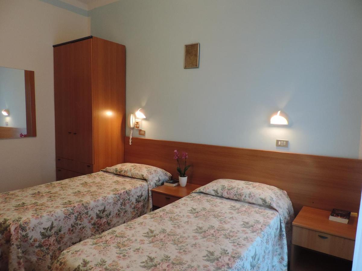 Hotel Liliana 里米尼 外观 照片
